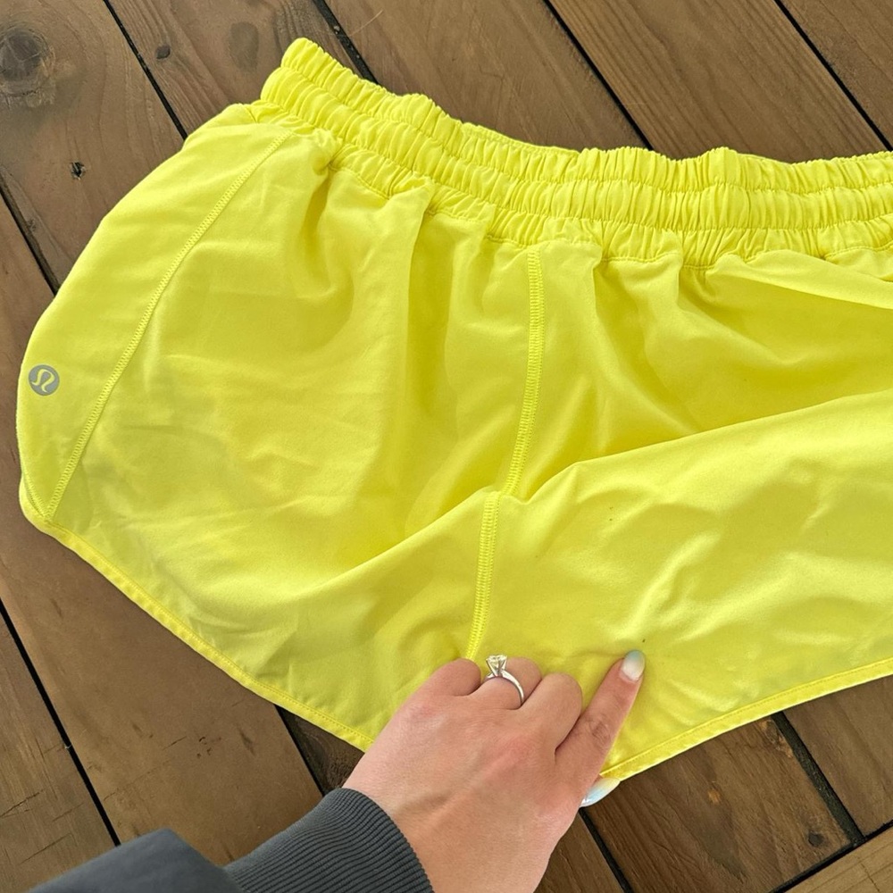 Lululemon Hotty Hot Lined Short 2.5" 🍋 - Picture 5 of 6